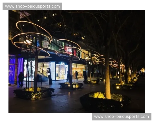 红墙之巅与沙漠苍狼的命运交响：波斯波利斯VS萨德，谁才是西亚足球的真正王权？